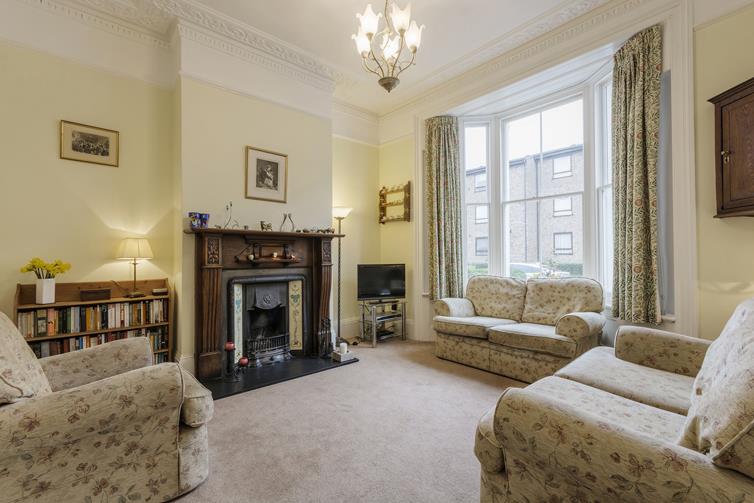 Estates 17 Real Estate Agency london, Real Estate services, Online